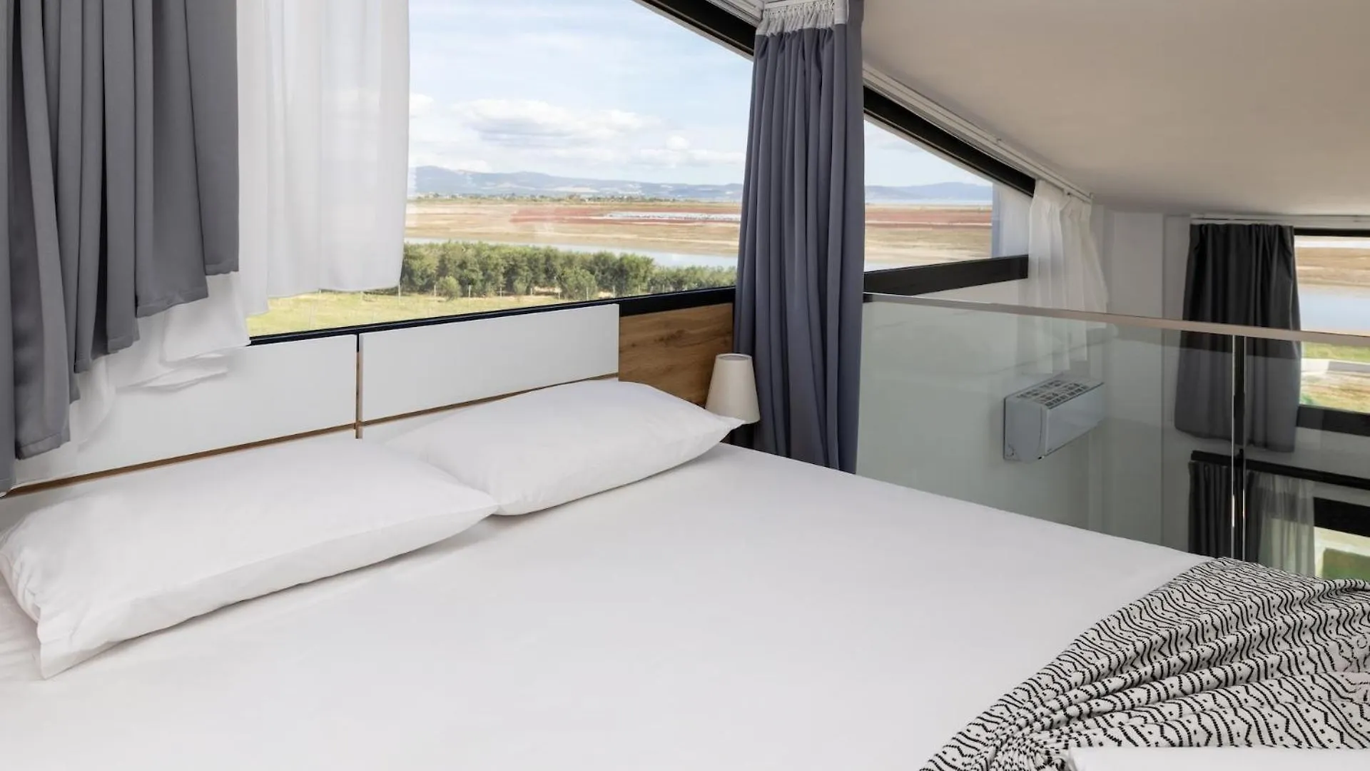 איוס מאמס Flamingo Living Halkidiki - The Villas מלון דירות